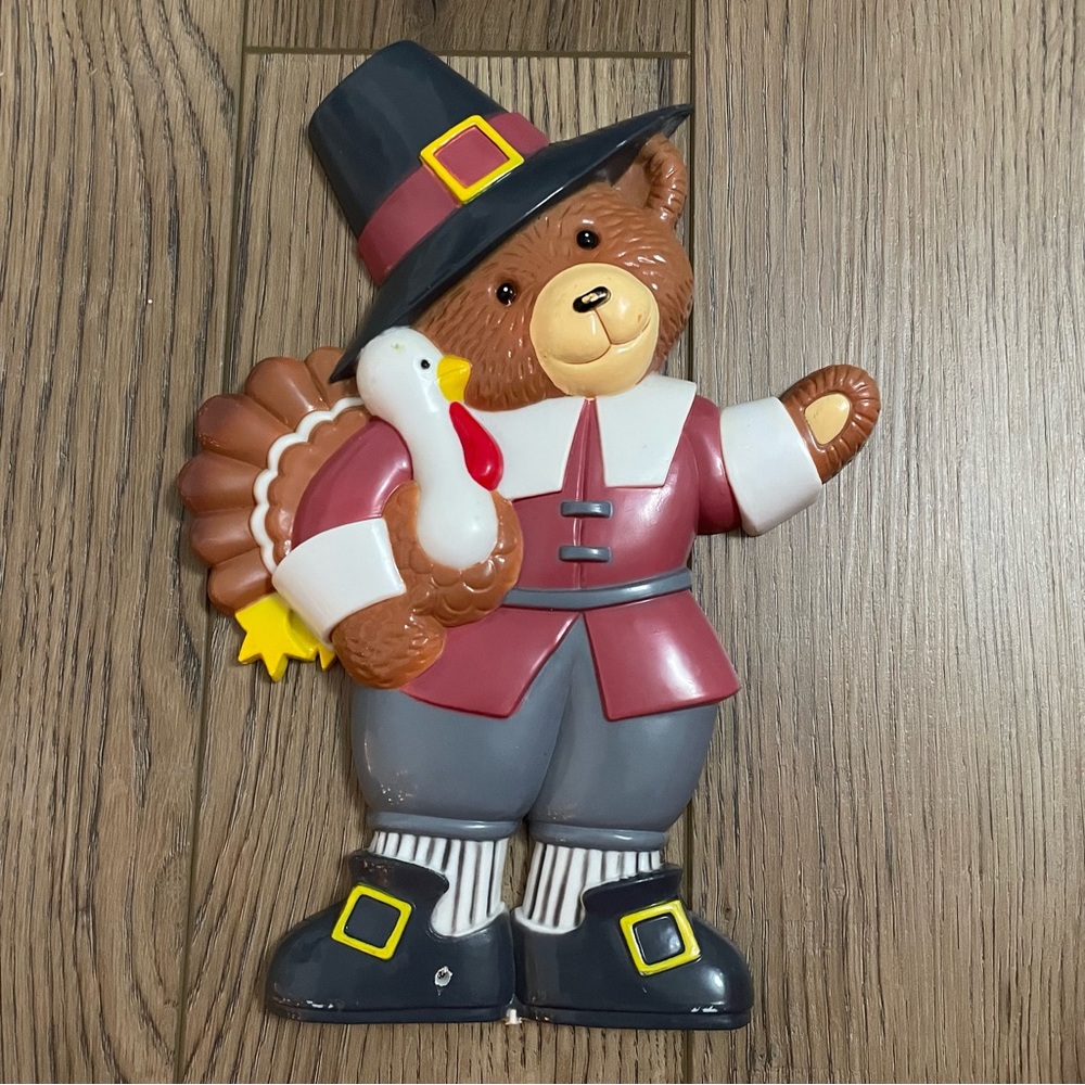 Vintage Bear Pilgrim Thanksgiving‎ Turkey Wall Plaque Plastic 10”